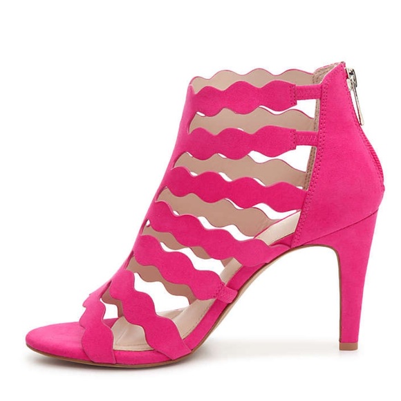 Kelly & Kate Zilama Fuchsia strapping heels - Picture 8 of 9